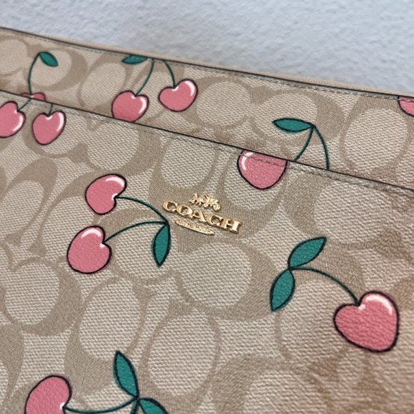 coach Laptop Sleeve In Signature Canvas With Heart Cherry Print cf158 - Picture 4 of 7